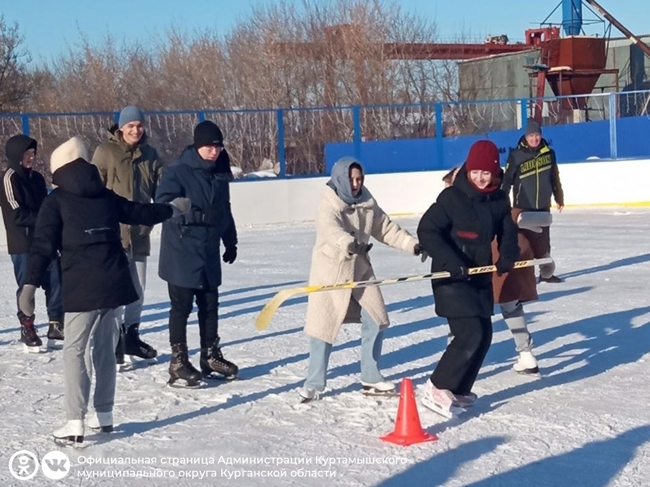 Соревнования на коньках.