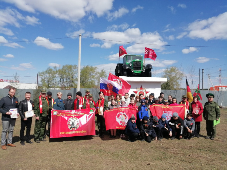 У памятника воинам-водителям АК1854.